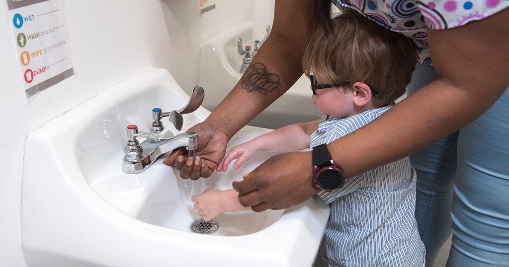 child care provider and child handwashing